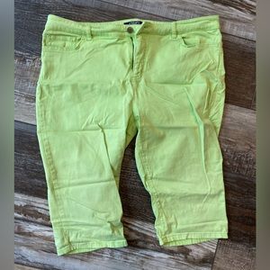 CHaPs woman’s denim capri. Lime green. Great condition.